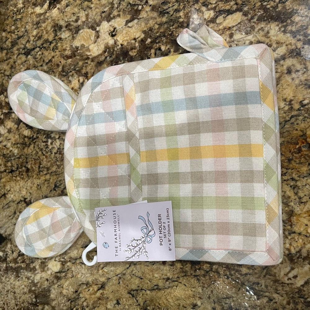 The Farmhouse by Rachel Ashwell rabbit ears pot holder set - Brand new